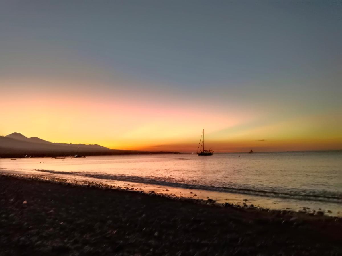 Beach Side Amed Delem Family Ambat Exterior photo